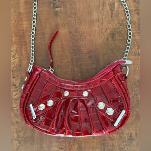 Red Croc-Embossed Chain Strap crossbody Bag